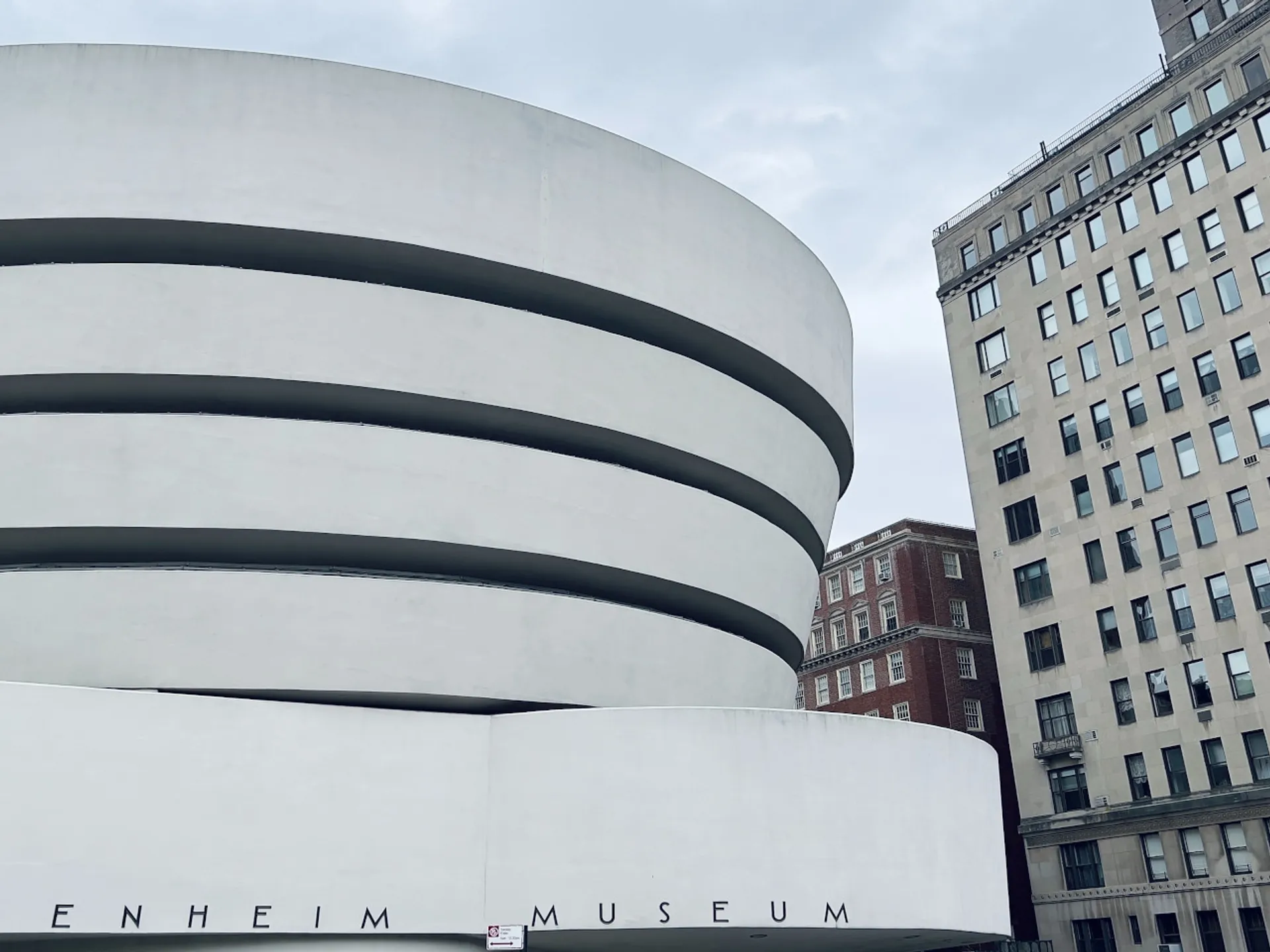 Vista del exterior del Museo Guggenheim - Museo Guggenheim de Nueva York - Museos de Nueva York - Qué ver en Nueva York - Guía de Viajes Nueva York - Buendía Tours