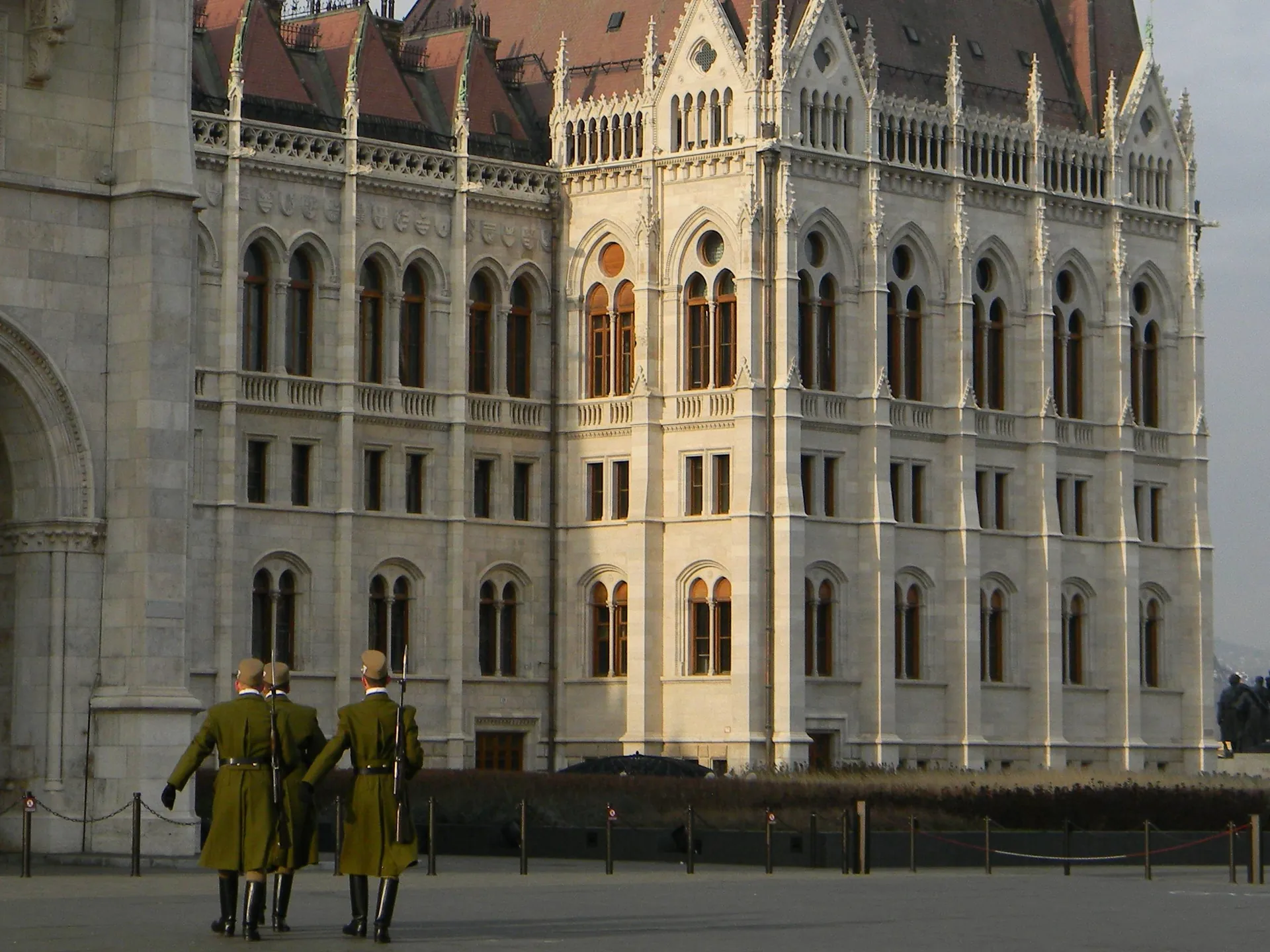 Plaza Kossuth Lajos - Qué ver en Budapest - Guía de viaje Budapest - Buendía Tours