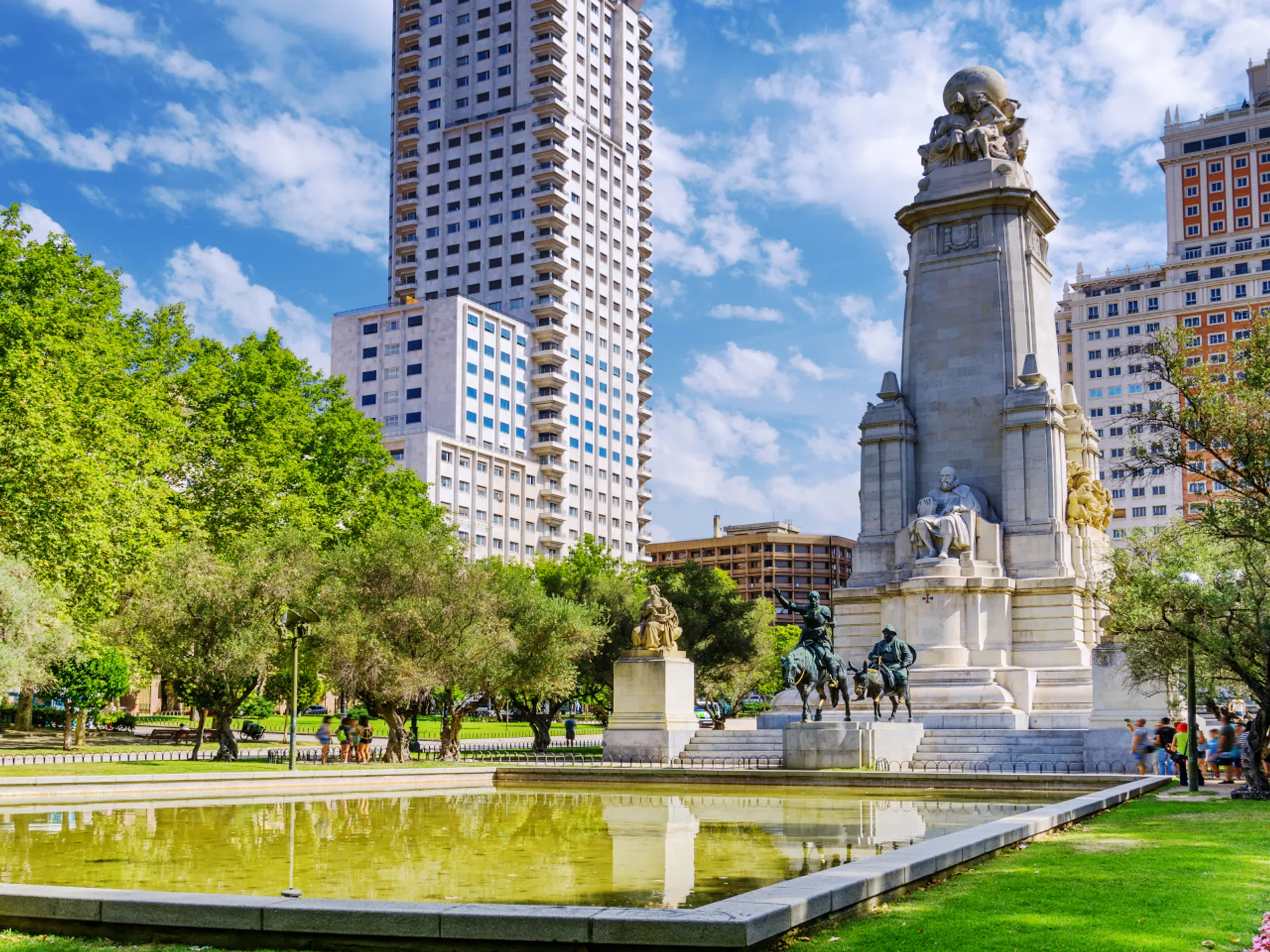 Plaza de España de Madrid - Qué ver en Madrid - Guía de Viajes Madrid - Buendía Tours