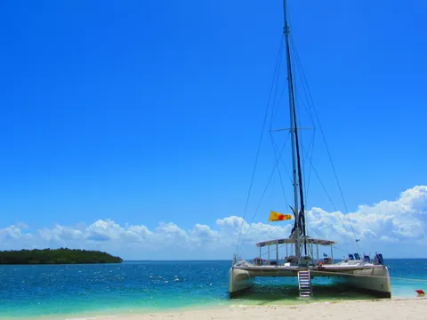 catamaran-cayo-blanco_0.jpg