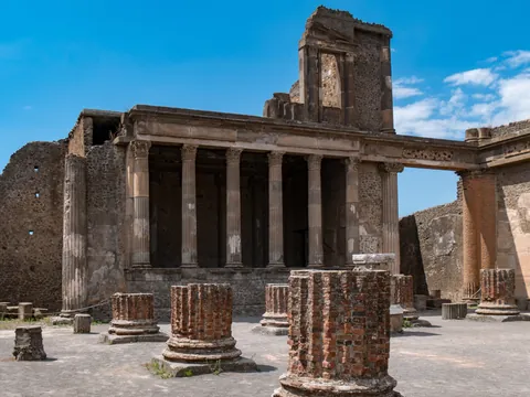 Las ruinas de la Basílica de Pompeya, con su arquitectura deteriorada.