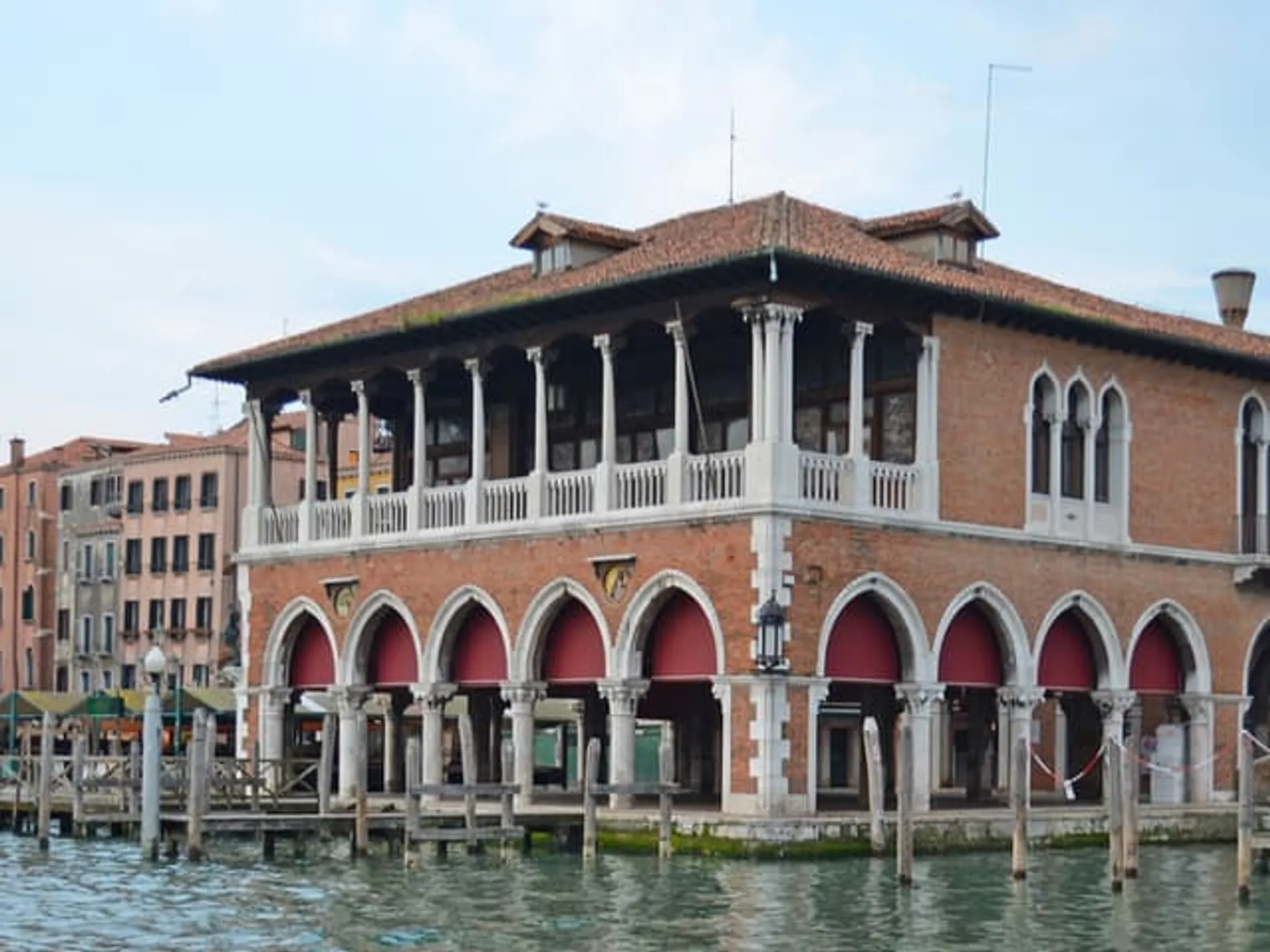 Mercado de Rialto en Venecia-Qué hacer gratis en Venecia-Cosas que hacer en Venecia-Planes en Venecia-Guía de Viajes Buendía Tours