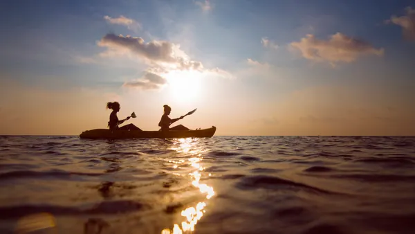 Excursión en kayak al atardecer en la costa de Llanes, Asturias
