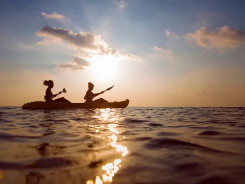 Excursión en kayak al atardecer en la costa de Llanes, Asturias