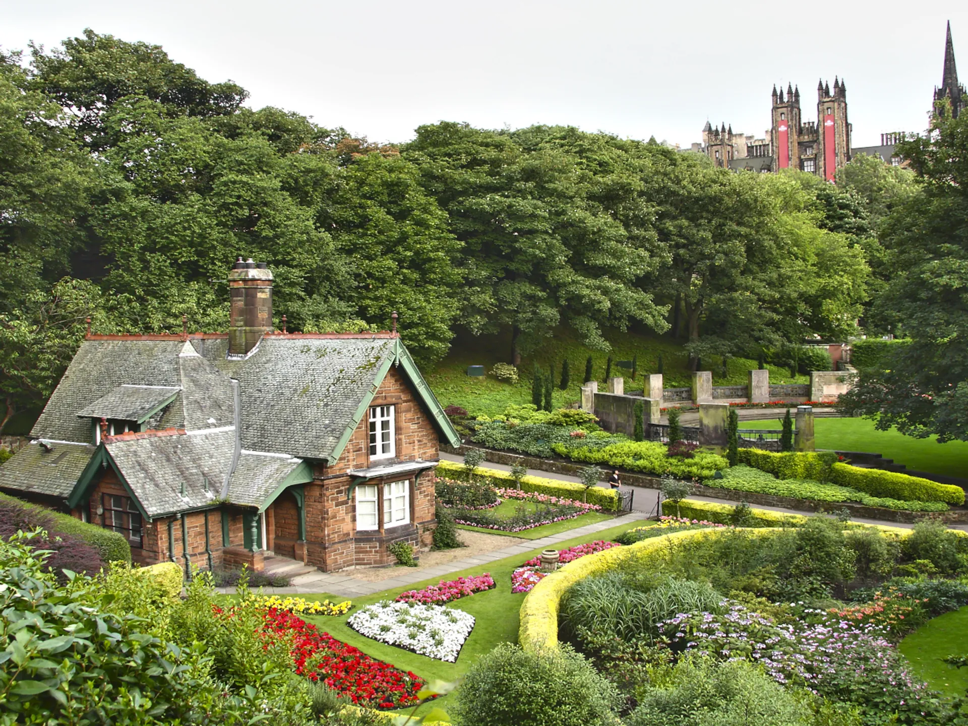 Casa en Princes Street Gardens - Princes Street Gardens - Qué ver en Edimburgo - Guía de Viajes Edimburgo - Buendía Tours