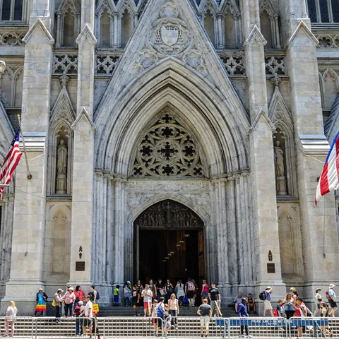 Vista exterior de la Catedral de San Patricio - Catedral de San Patricio - Qué ver en Nueva York - Guía de Viajes Nueva York - Buendía Tours