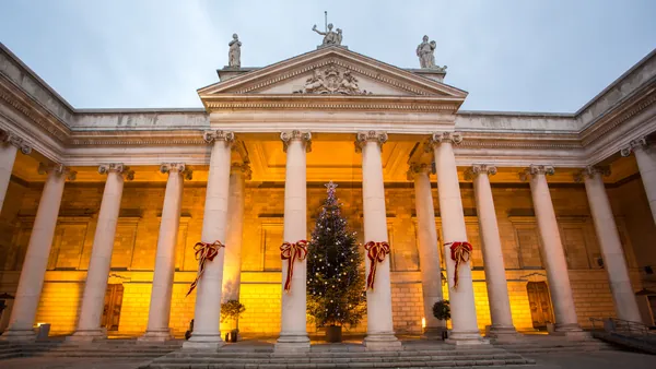 parliament-house-tour-navidad.jpg