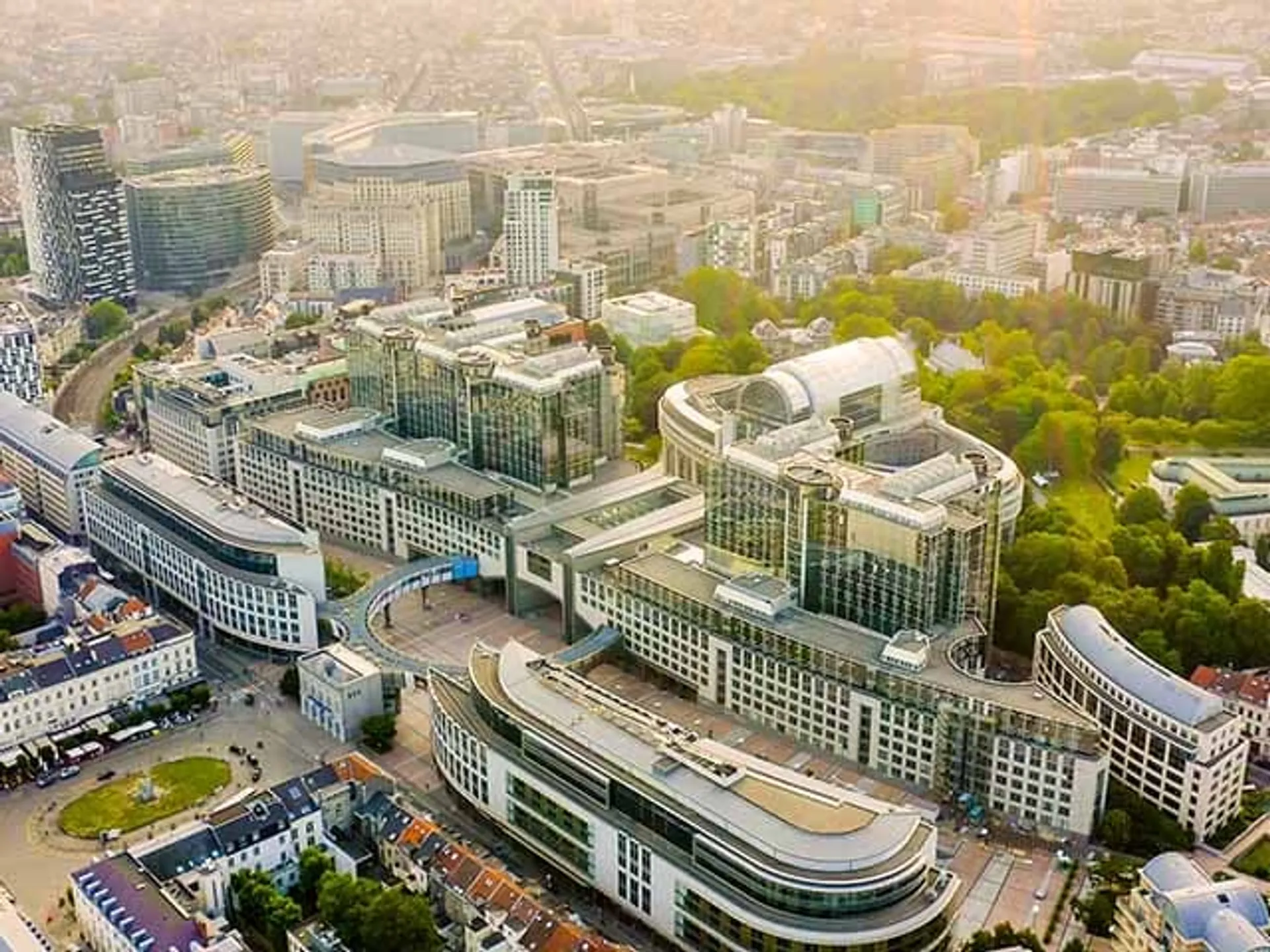 vista-aerea-barrio-europeo-que-ver-bruselas-guia-viaje-buendiatours (1).jpg