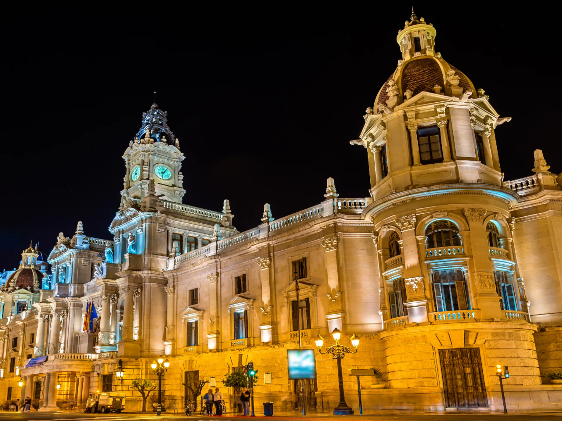Ayuntamiento de Valencia - Cómo se celebra el Año Nuevo en España - Blog - Buendía Tours