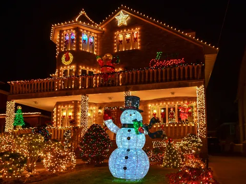 Casa con decoración navideña en Dyker Heights, Brooklyn, Nueva York