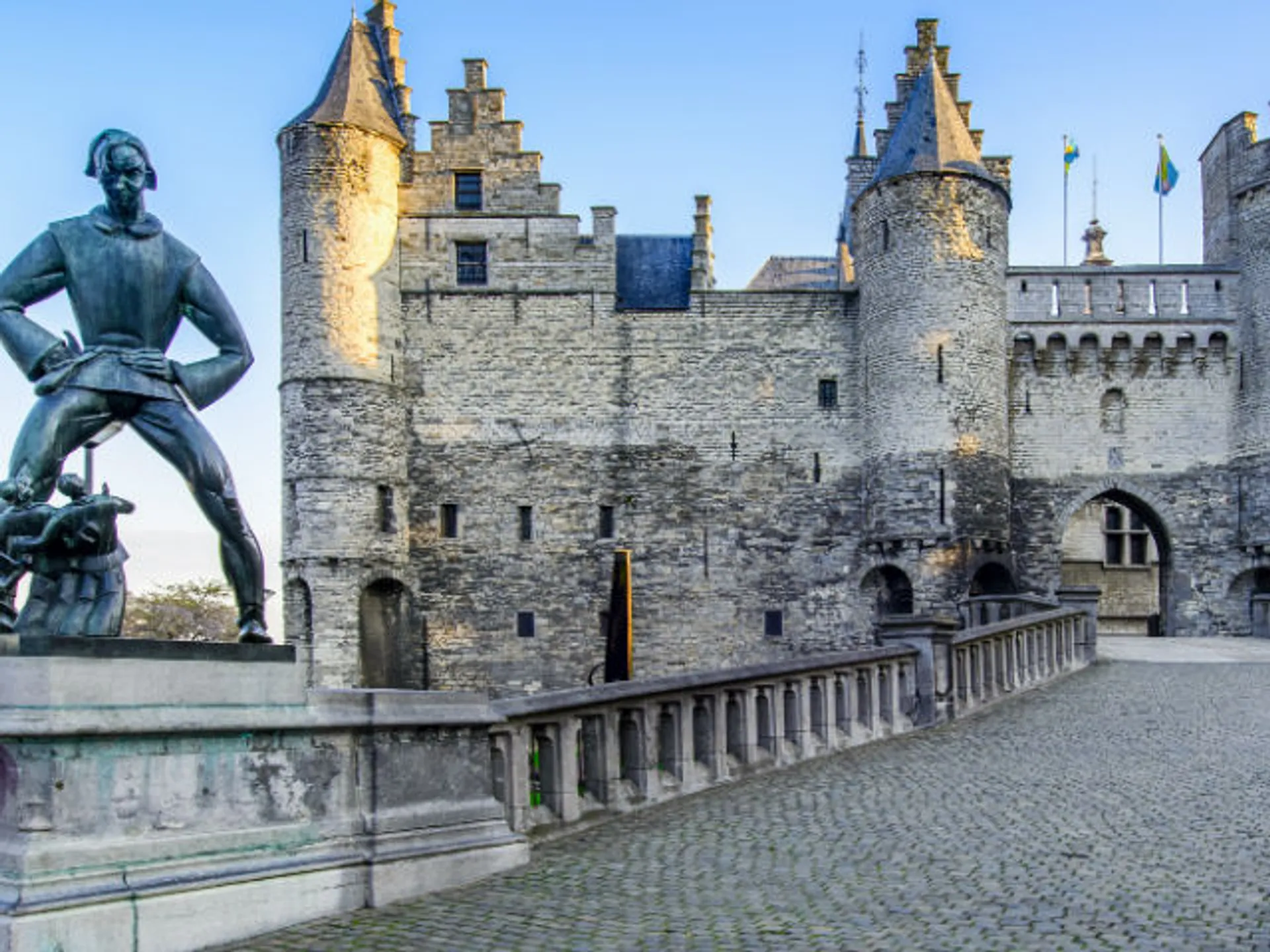 el-castillo-steen-buendiatours-amberes.jpg