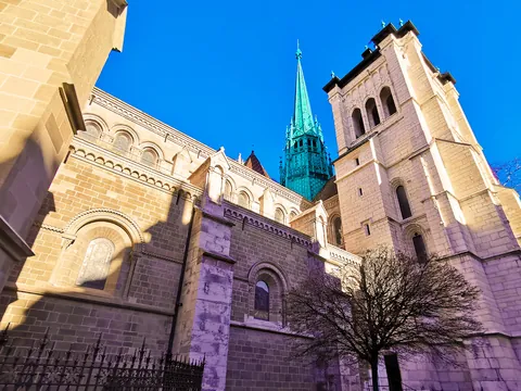 visita-guiada-ginebra_en-español_catedral-san-pedro_suiza_buendia (3).jpg