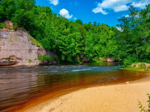 El Parque Nacional de Gauja alberga impresionantes acantilados.