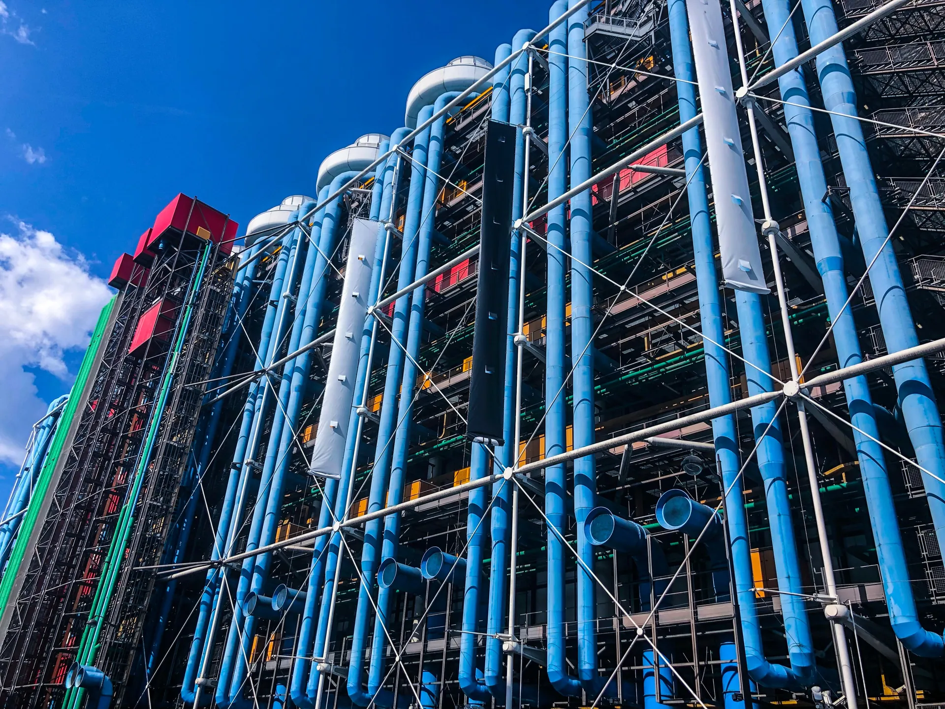 fachada-centre-pompidou-paris_guia-paris_buendia-tours