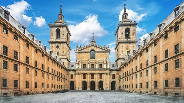 tour privado San Lorenzo el Escorial visita guiada entradas Patio Monasterio