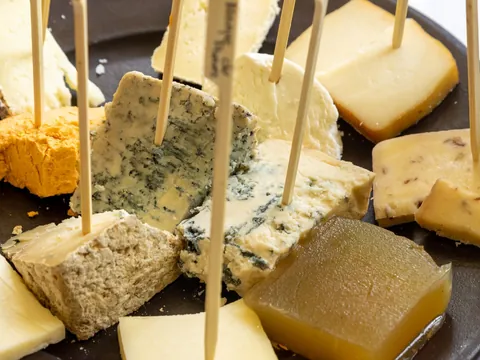 Selección de quesos asturianos en el tour gastronómico por Gijón