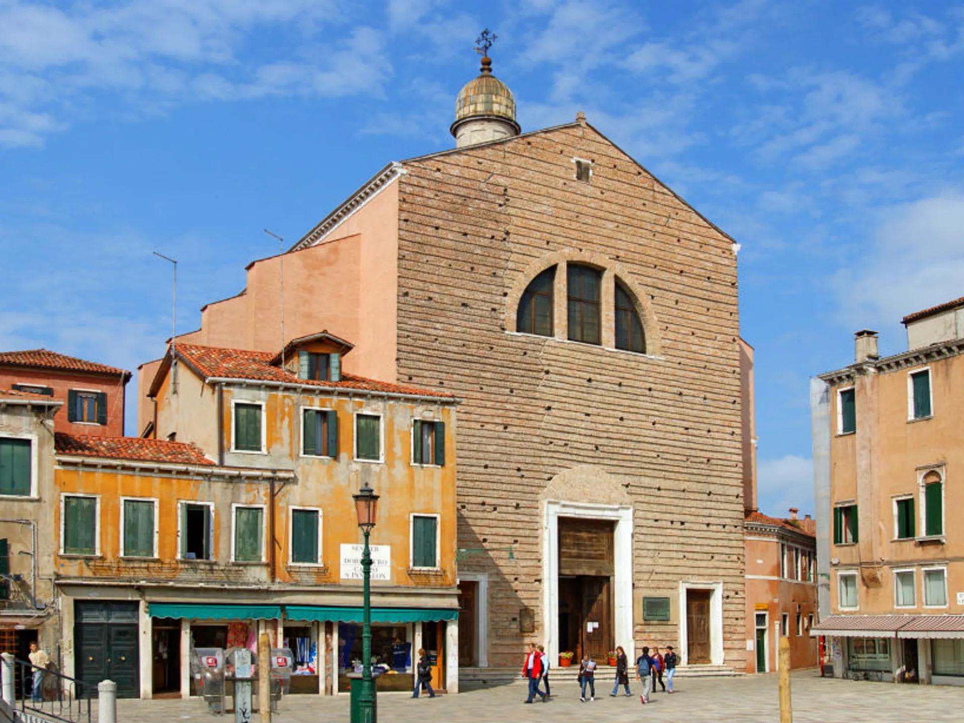 Fachada de la Iglesia de San Pantaleón en Venecia