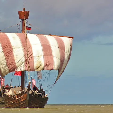 Barco Coca de la Liga Hanseática - Buendía Tours