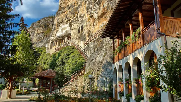 El monasterio de Basarbobo será la alternativa a la basílica de Ruse.