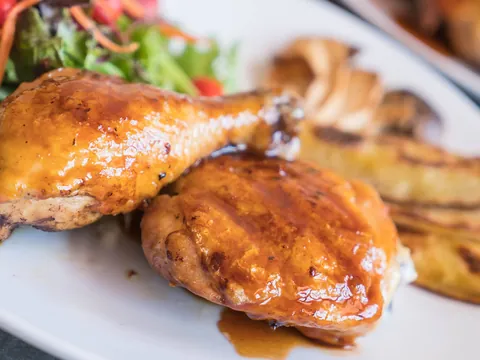 Brathendl - Platos típicos del Oktoberfest - Qué es el Oktoberfest - Blog - Buendía Tours