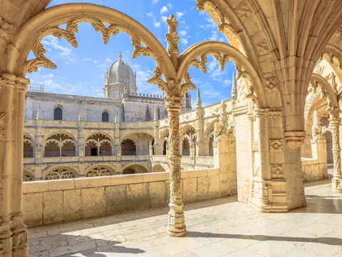 Claustro del Monasterio de los Jerónimos en Belém, Lisboa, al detalle