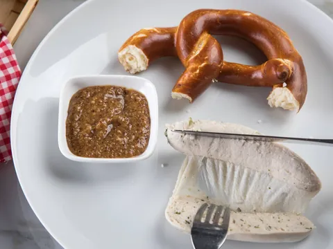 Weißwurst - Platos típicos del Oktoberfest - Qué es el Oktoberfest - Blog - Buendía Tours