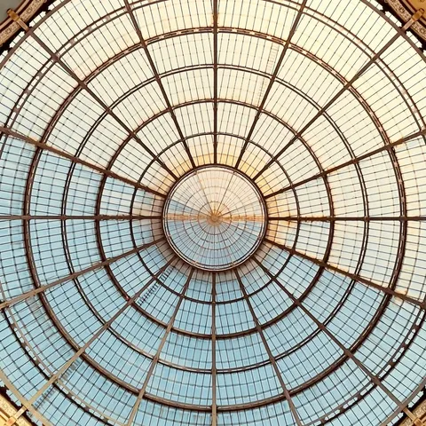 Cúpula de hierro y cristal de la Galería Vittorio Emanuele II en Milán
