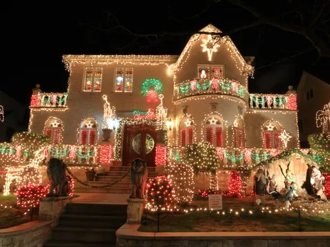 Casa iluminada por Navidad en Dyker Heights, Brooklyn, Nueva York