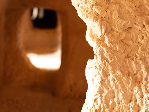 Las cuevas árabes de Bocairent, misteriosas y esculpidas en la roca, nos cuentan historias de tiempos pasados.