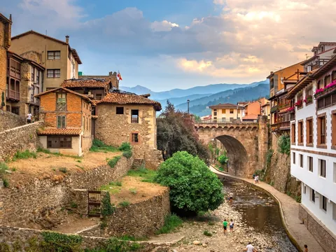 Excursión a Potes, Mogrovejo y San Vicente de la Barquera desde Santander
