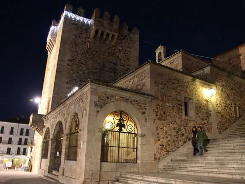 visita guiada Cáceres nocturno misterios leyendas Extremadura