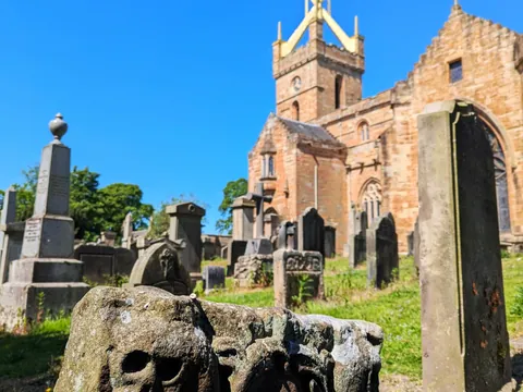 lápida tallada y cementerio st michael linlithgow escocia
