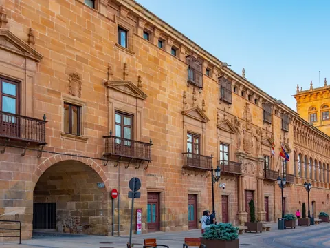 Fachada renacentista del Palacio de los Condes de Gómara en Soria