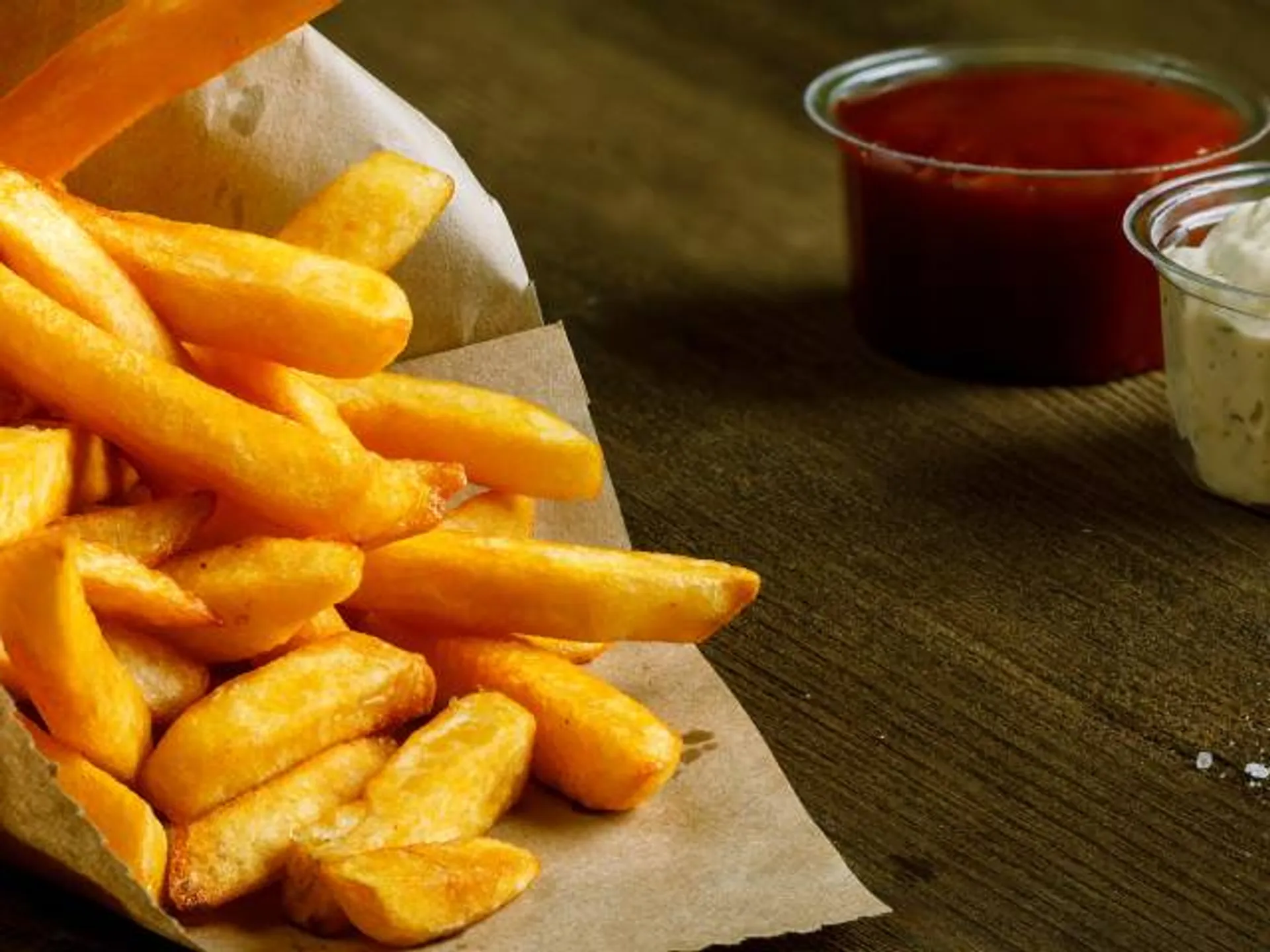 Frietjes, patatas fritas, plato típico en Bruselas-Dónde comer en Bruselas-Buendía Tours