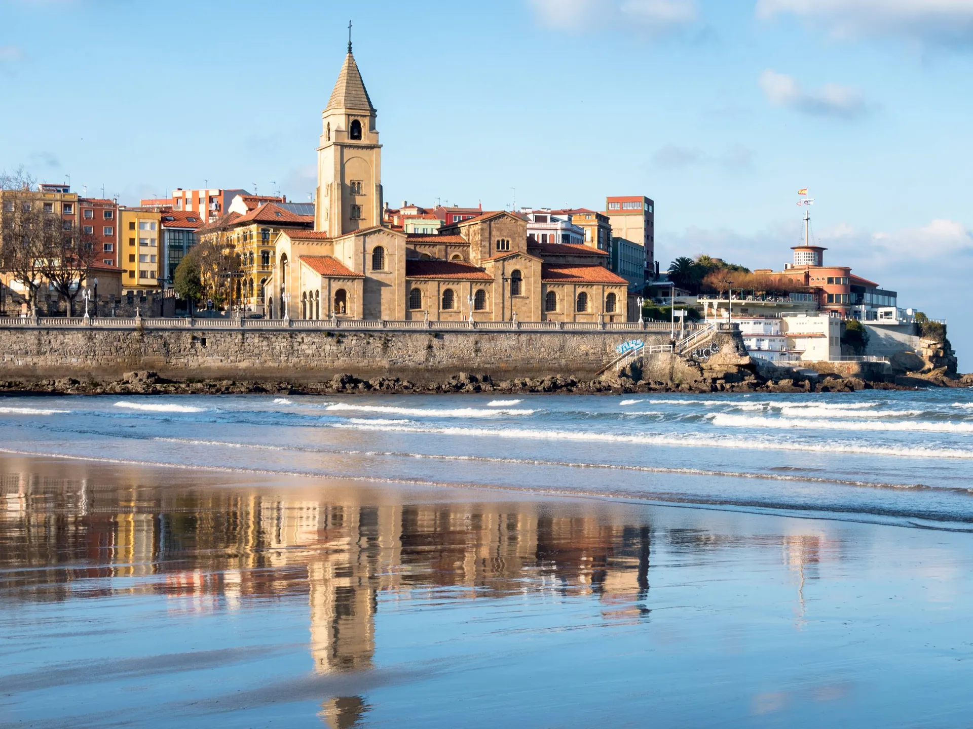 Playa de San Lorenzo-Playas de Gijón-Guía de viaje Gijón-Buendía Tours