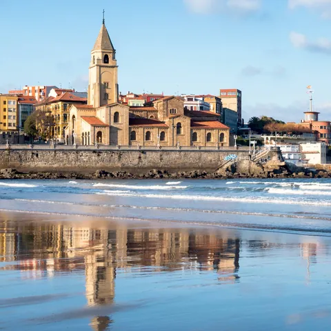 Playa de San Lorenzo-Playas de Gijón-Guía de viaje Gijón-Buendía Tours