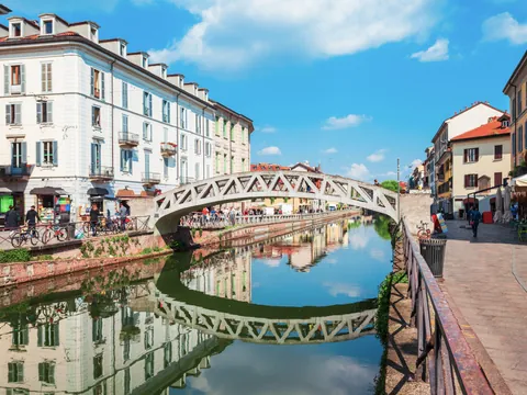 Vistas de los canales Naviglio de Milán.