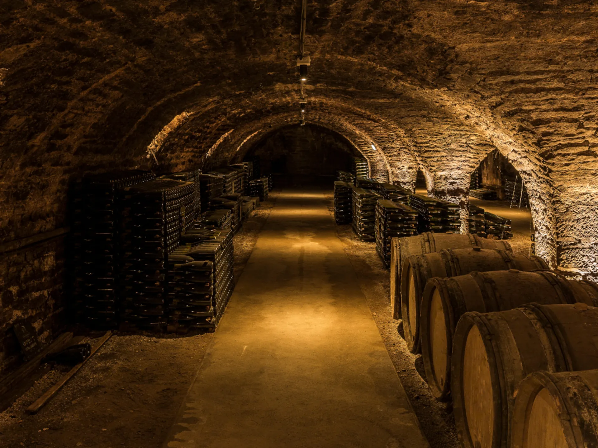 Interior de bodega Oporto - Las mejores bodegas de Oporto - Blog -Buendia Tours