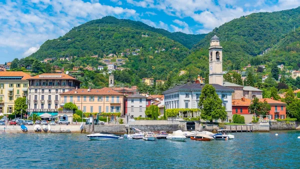 Cernobbio, un pueblo a orillas del lago de Como, donde la elegancia se fusiona con la naturaleza.