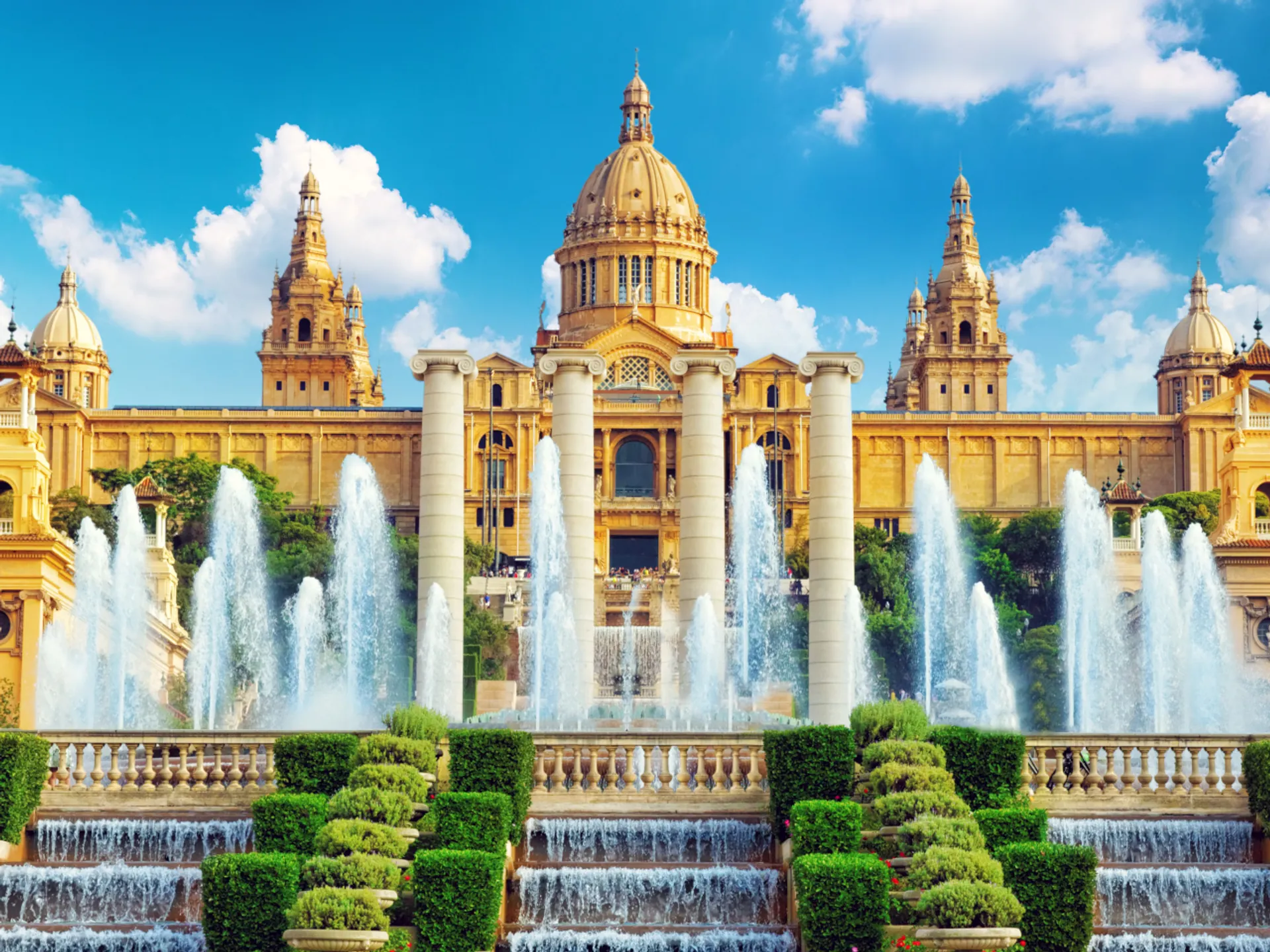 Museo Nacional de Arte de Cataluña - Montjuïc de Barcelona - Qué ver en Barcelona - Guía de Viajes Barcelona - Buendía Tours