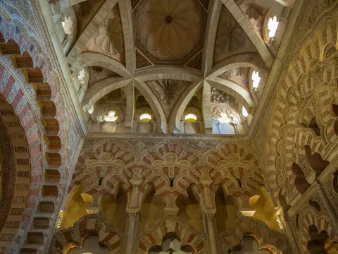 Interior de la Mezquita Catedral de Córdoba visita guiada Mezquita de Córdoba