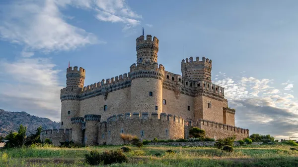 Castillo Mendoza Manzanares Real excursión Parque Nacional Guadarrama desde Madrid