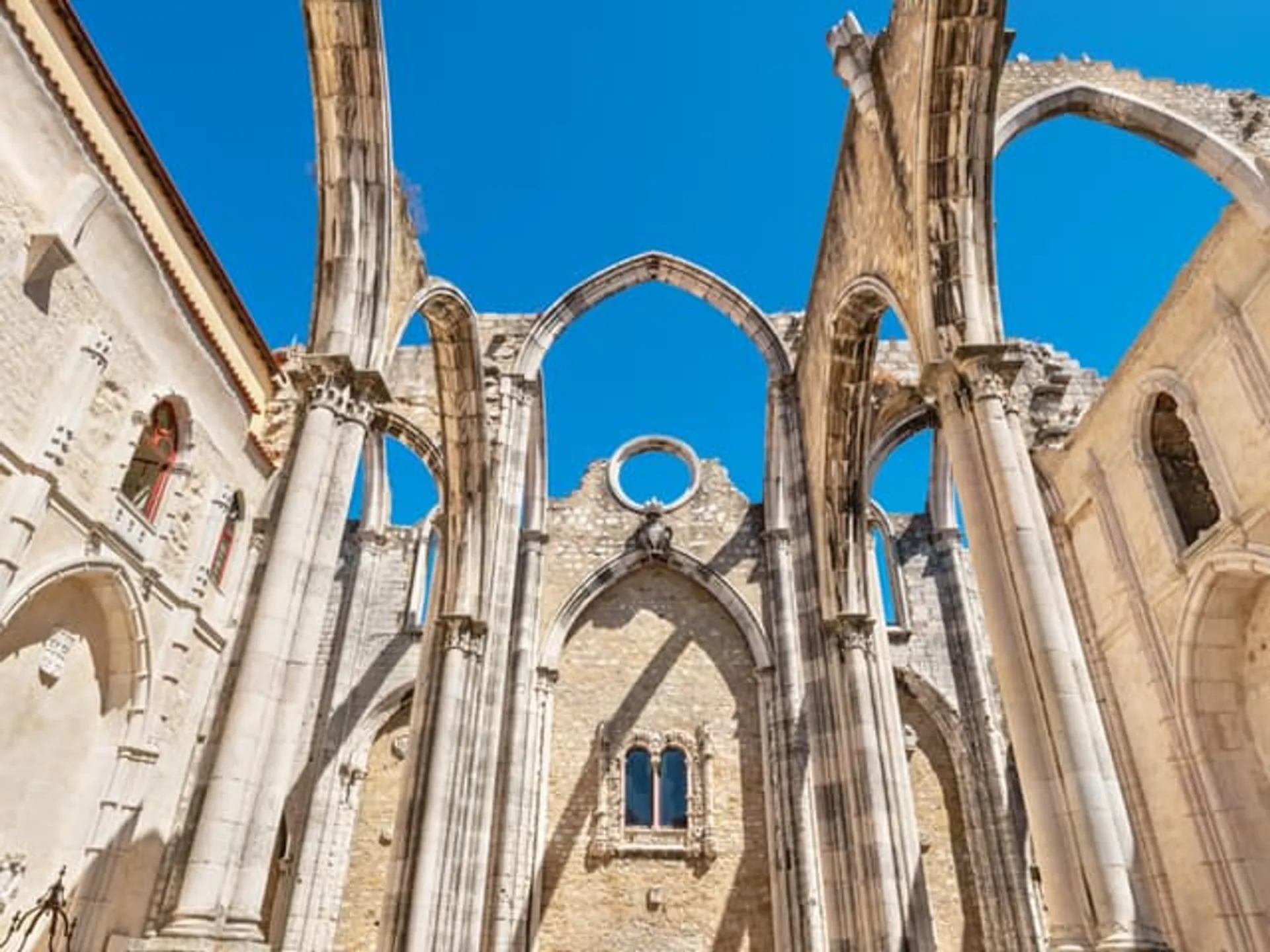 convento do carmo ruinas buendia tours lisboa