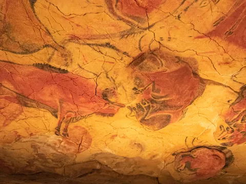 Pinturas rupestres de bisontes en la Cueva de Altamira, Cantabria.
