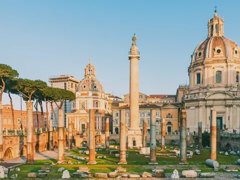 Ruinas del Foro de Trajano con la Columna de Trajano, Roma