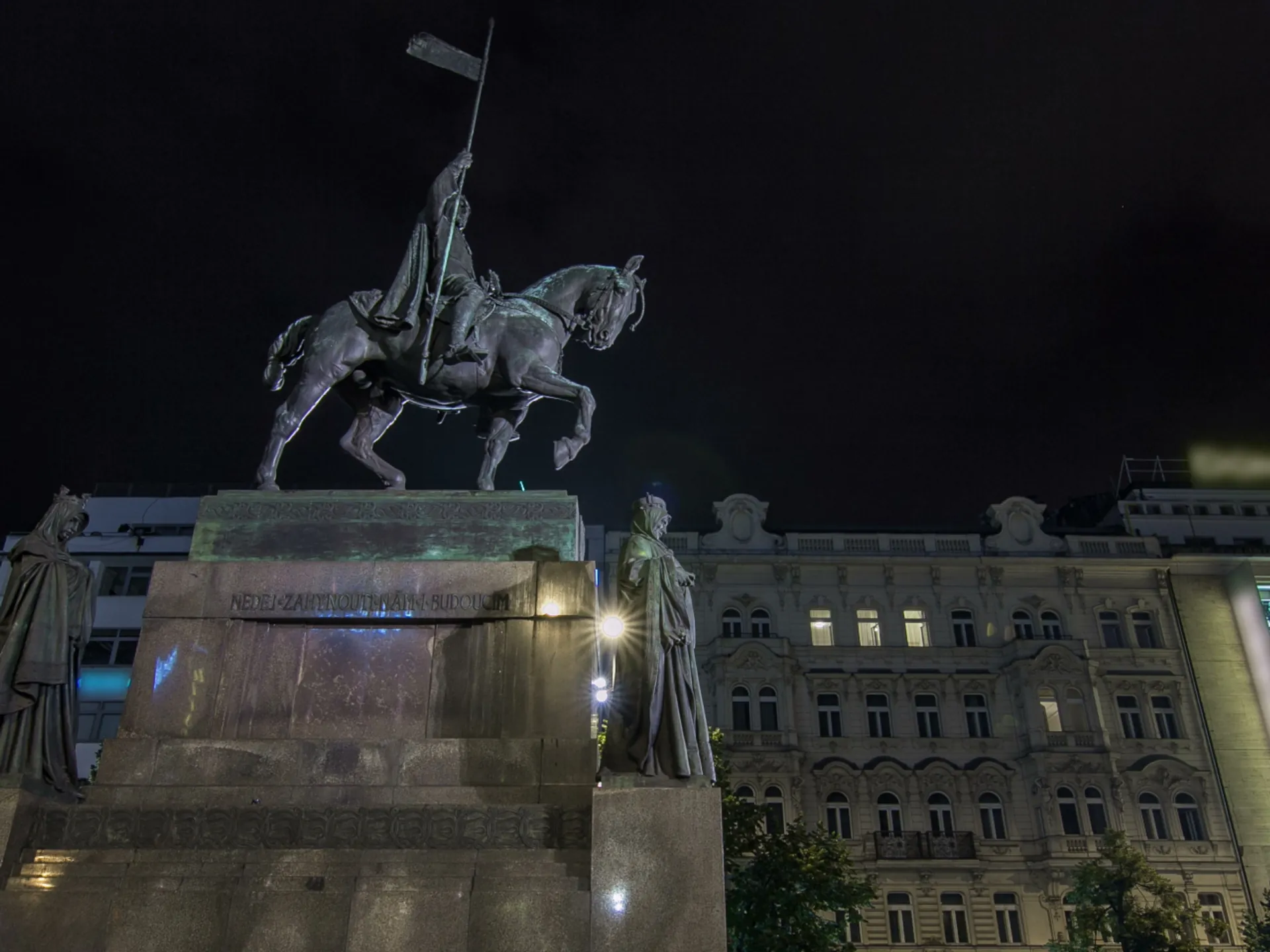 Plaza Wenceslao de Praga - Fin de semana en Praga - Qué hacer en Praga - Guía de Viajes Praga - Buendía Tours