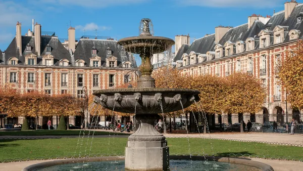 place-de-vosges-paris.jpg