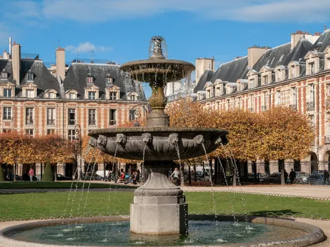 place-de-vosges-paris.jpg