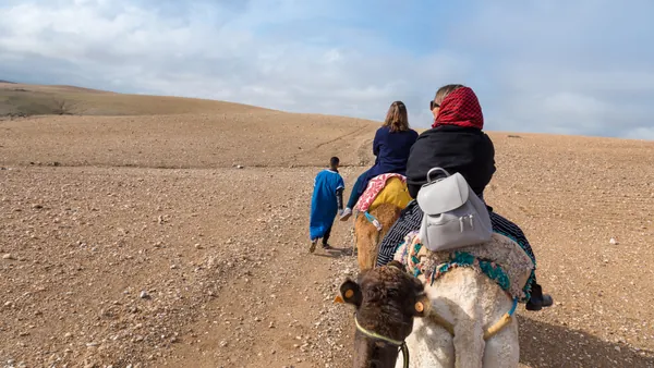Paseo en camello por el desierto de Agafay cerca de Marrakech