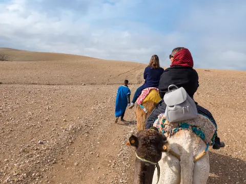Paseo en camello por el desierto de Agafay cerca de Marrakech